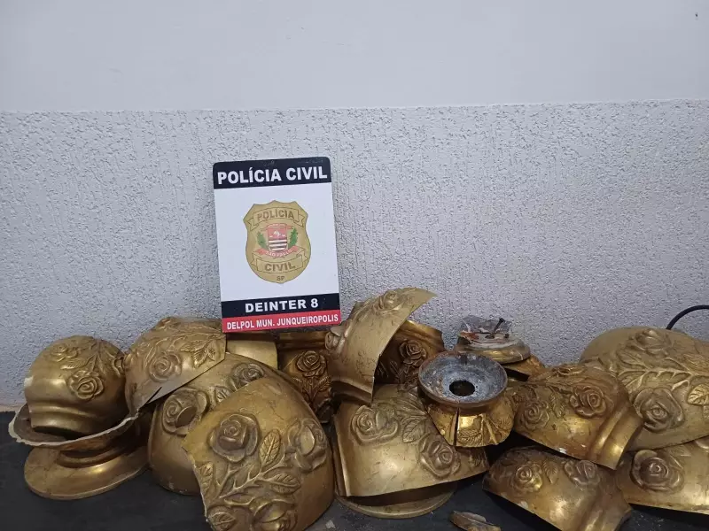 Dois suspeitos presos com 40 kg de peças de bronze furtadas de túmulos em SP