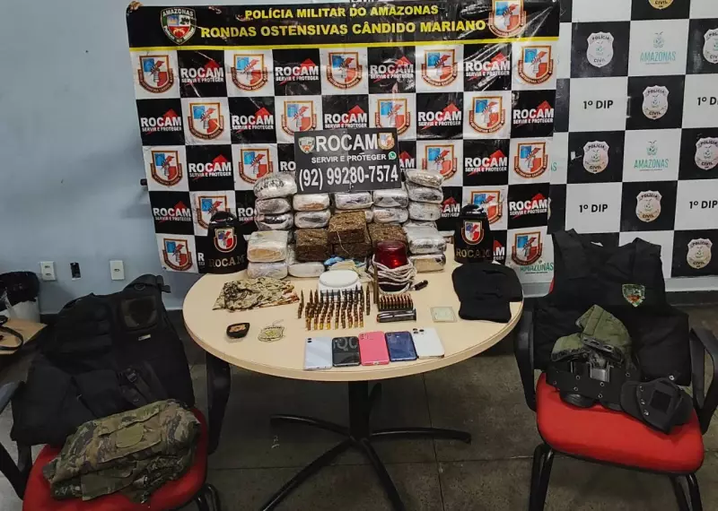 Dupla presa com drogas, munições e fardamento militar em apartamento em Manaus