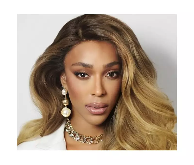 Erika Hilton ironiza substituição de Zezé di Camargo por Chaves no SBT