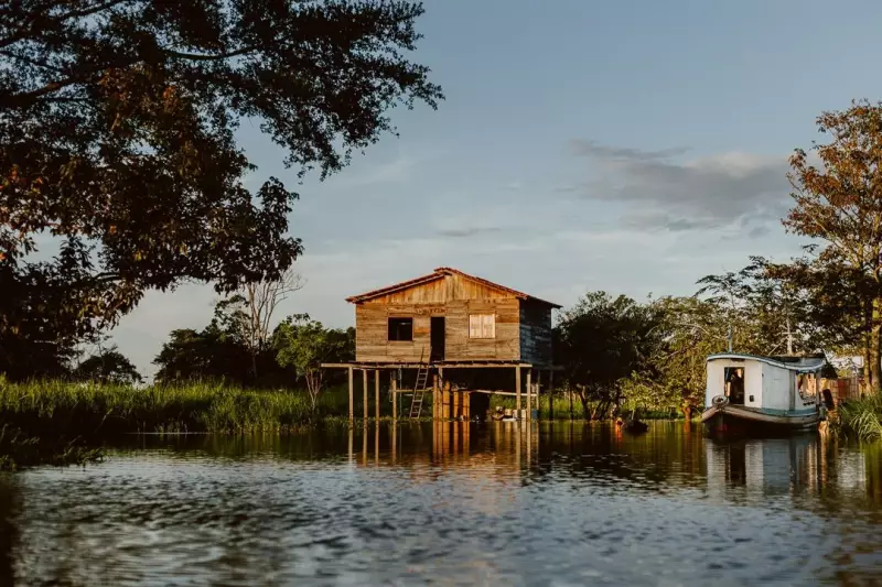 Exposição 'Casa de Várzea' retrata vida ribeirinha no Festival Amazônia Queer