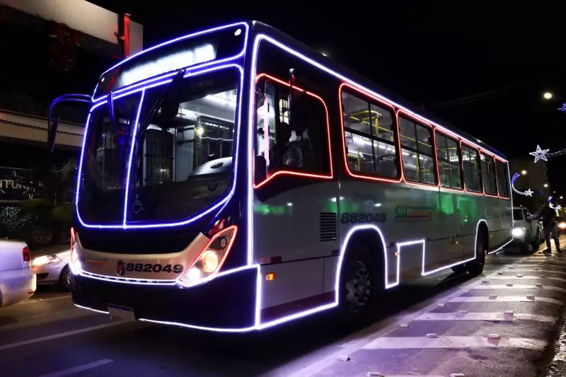 Expresso Natalino: 16 ônibus gratuitos levam moradores ao Natal Luz em Petrolina