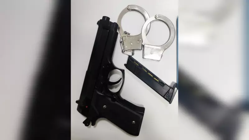 Falso policial civil é preso em Sorocaba com réplica de arma e algemas