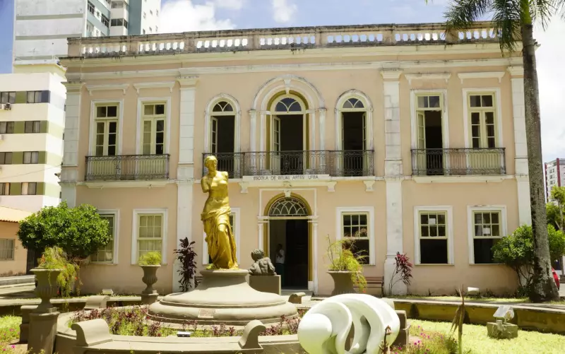 Feira 'Vendo Meu Peixe' na UFBA: arte jovem e renda em Salvador