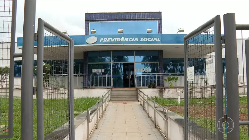 Fila de 1,6 milhão por perícia médica: mutirão do INSS tenta desafogar espera