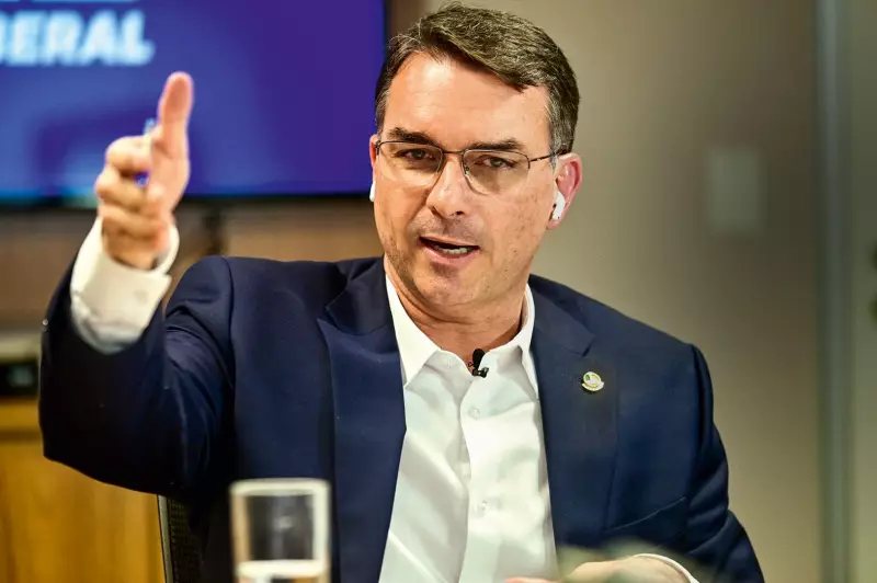 Flávio Bolsonaro almoça com empresários em SP para apresentar planos políticos