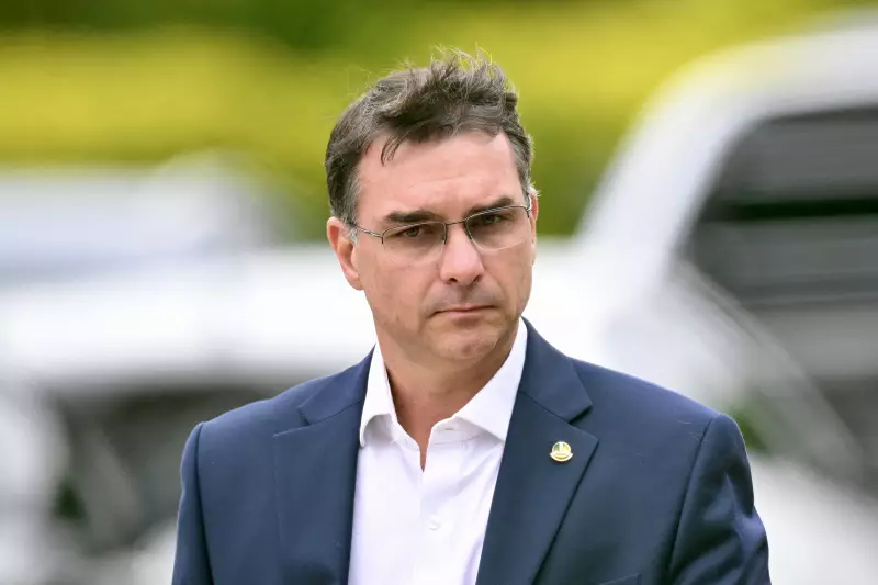Flávio Bolsonaro pede desculpas a Michelle após crise familiar por disputa no Ceará