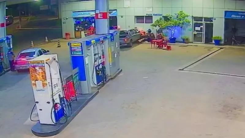 Frentista tem as duas pernas quebradas em atropelamento em posto de Cariacica