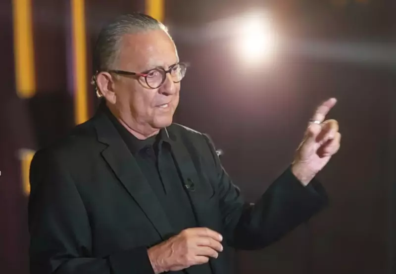 Galvão Bueno, internado por pneumonia, tem melhora e previsão de alta