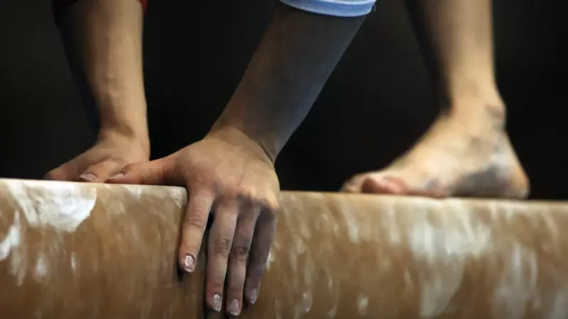 Ginastas dos EUA processam entidades por acobertarem abusos de treinador