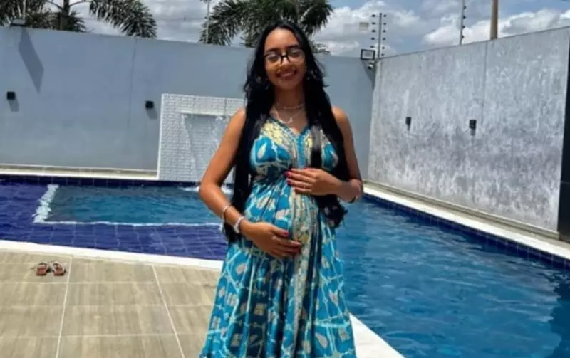 Grávida de 21 anos em coma após queda de moto por vestido enroscar em corrente