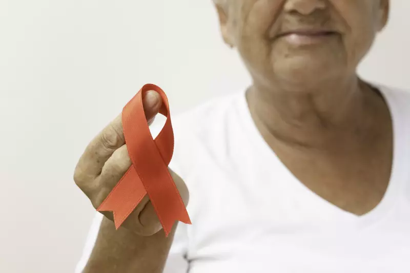 HIV após os 50: casos aumentam 57% em 10 anos e expõem tabus