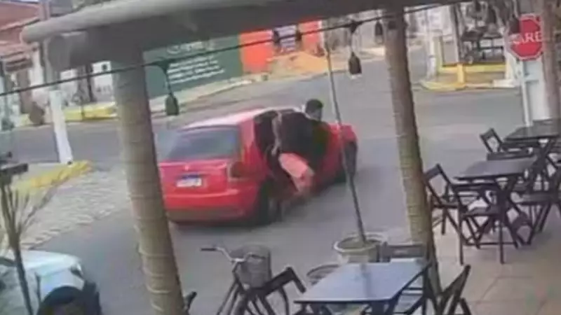 Homem escapa de sequestro pulando de carro com mãos amarradas no Ceará