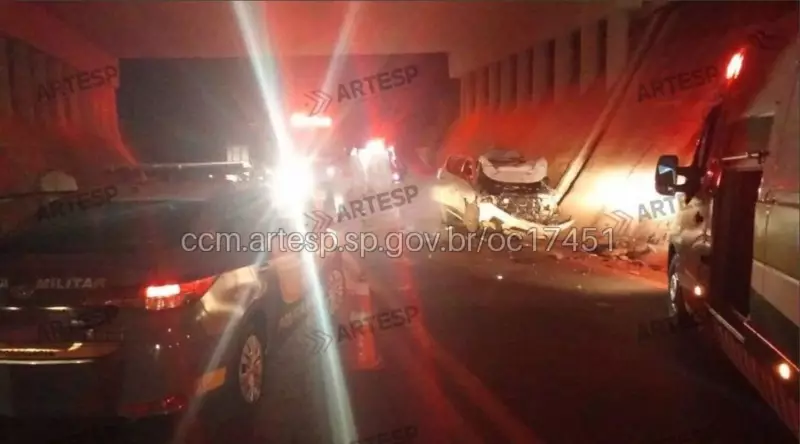 Homem morre após carro cair de viaduto na SP-326 em Barretos