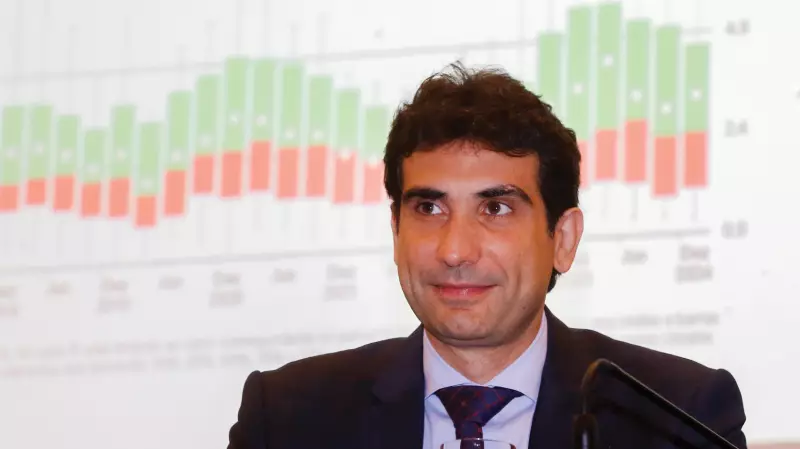 Ibovespa cai após Galípolo endurecer tom sobre Selic: juros ficam em 15%