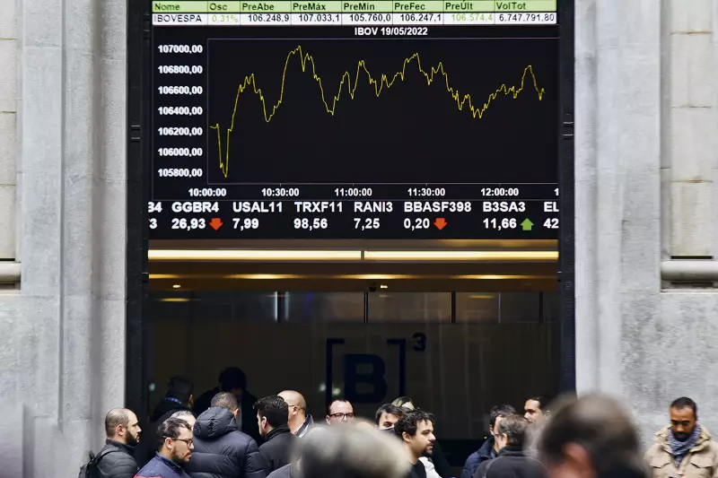 Ibovespa oscila perto de 160 mil pontos com ata do Copom e payroll dos EUA
