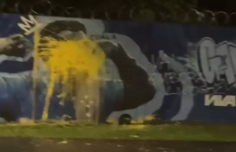Imagem de Gabigol é vandalizada no CT do Cruzeiro após eliminação na Copa do Brasil