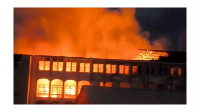 Incêndio atinge 25% do Colégio Marista de Santa Maria, com foco no 5º andar