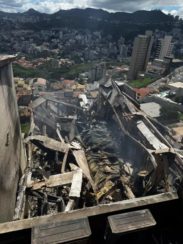 Incêndio destrói último andar de prédio comercial em BH; Defesa Civil interdita