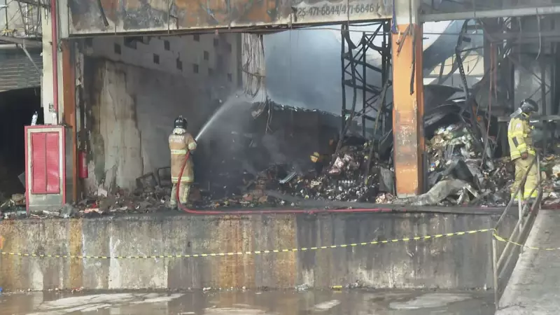 Incêndio na Ceasa do Rio completa 30 horas; 28 boxes destruídos