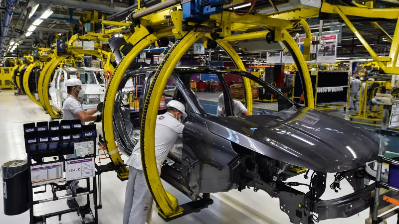 Indústria dos EUA contrai pelo 9º mês seguido; PMI cai para 48,2