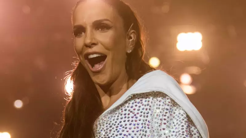 Ivete Sangalo brinca sobre 'fogo acumulado' em show após fim do casamento
