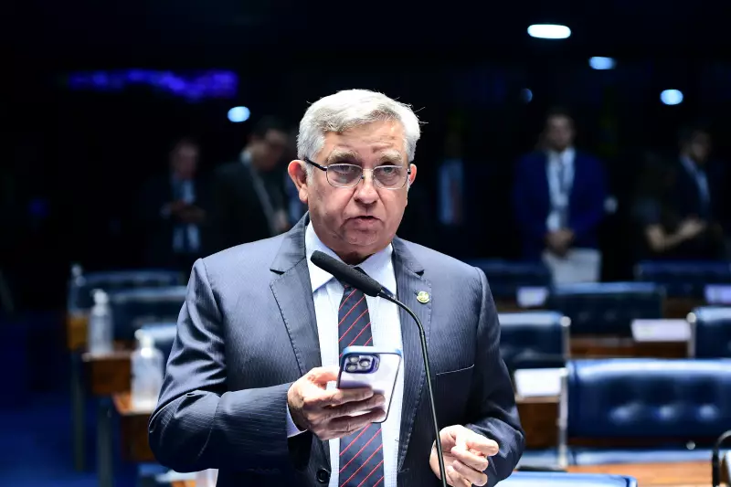 Izalci apoia Alcolumbre e critica governo Lula por interferência no Congresso