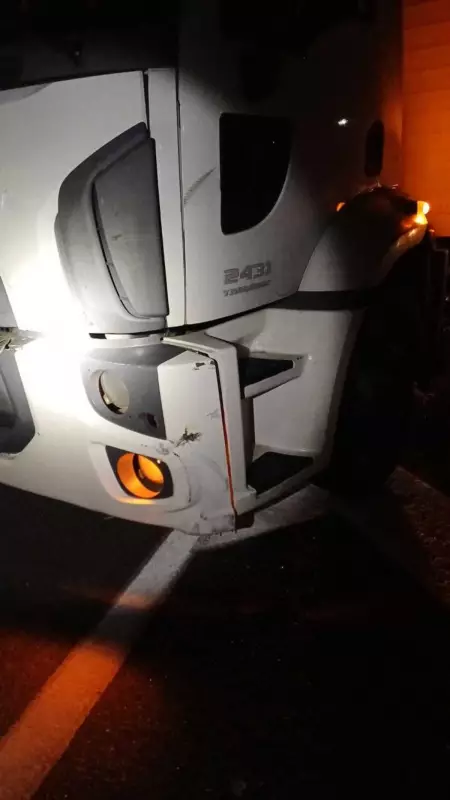 Jovem de 23 anos é atropelada por caminhão na Via Dutra em Itatiaia