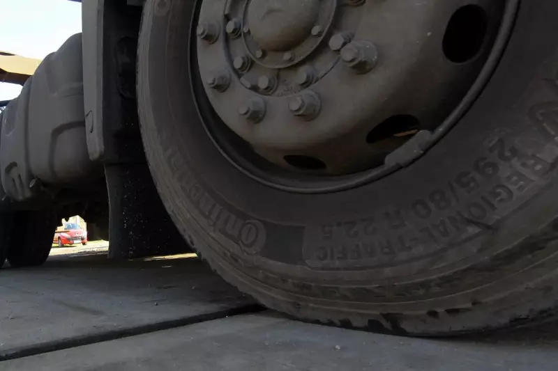 Jovem em situação de rua morre atropelado por caminhão em Bertioga