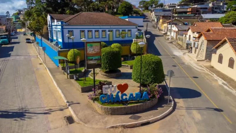 Justiça Eleitoral cassa mandatos de prefeito e vice de Chácara (MG) por abuso de poder