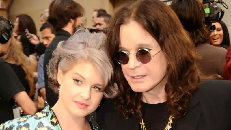 Kelly Osbourne revela luto no Natal após morte de Ozzy, seu pai, aos 76 anos