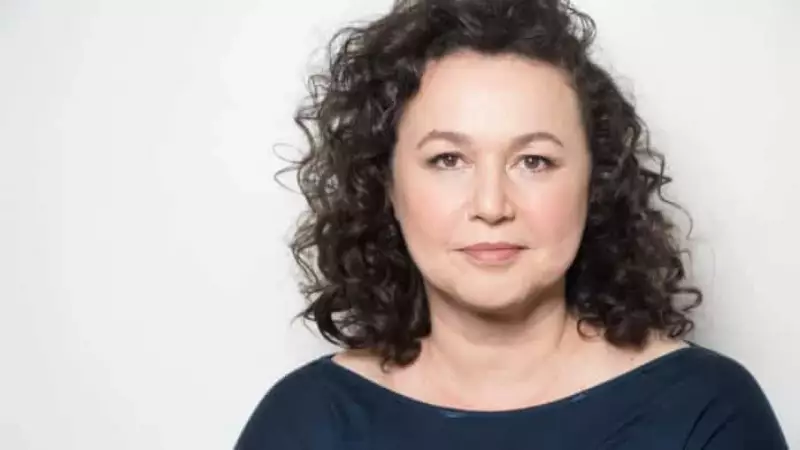 Kelzy Ecard retorna à TV após vencer câncer e perder 40 kg