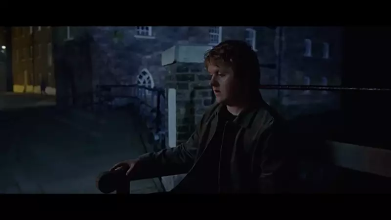 Lewis Capaldi anuncia show solo no Brasil para março de 2026 no Rio