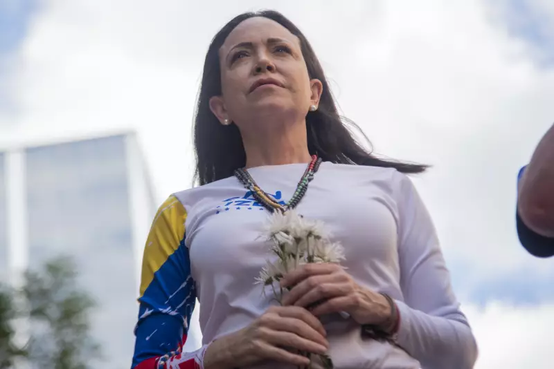 María Corina Machado sofre fratura na coluna ao viajar para Nobel da Paz