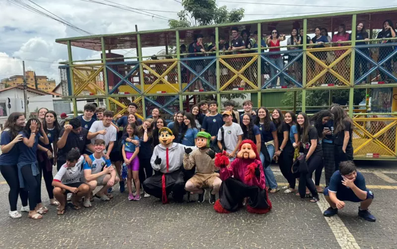 Mães surpreendem filhos com carreta da alegria para encerrar ciclo escolar em Goiânia