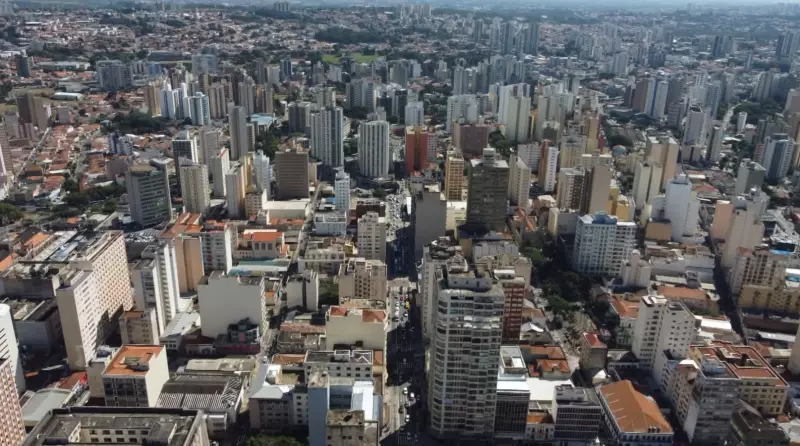 Motociclista morre após atropelar pedestre e cair de ribanceira de 10m em Campinas