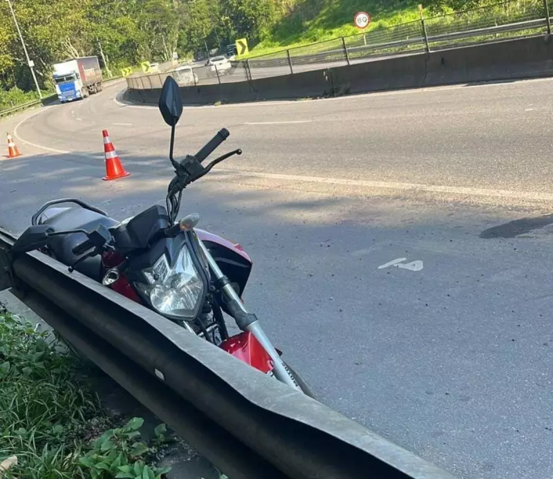 Motociclista sofre queda grave na Via Dutra e é socorrida com torniquete