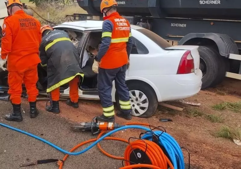 Motorista morre em acidente grave entre carro e caminhão na MT-250
