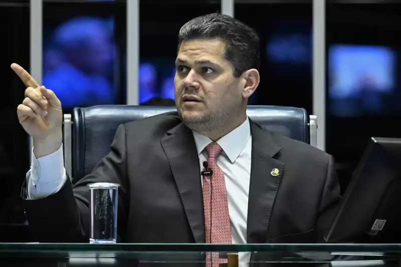 MPE acusa Alcolumbre e governador do Amapá de propaganda antecipada