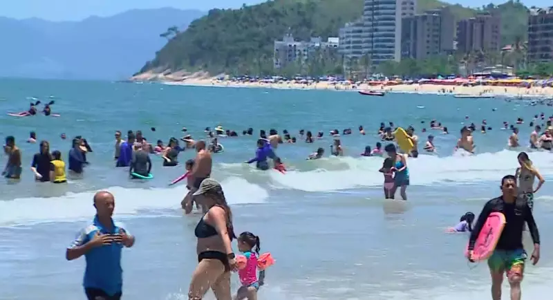 Natal de sol e mar: Litoral Norte do SP recebe milhares de turistas nas praias