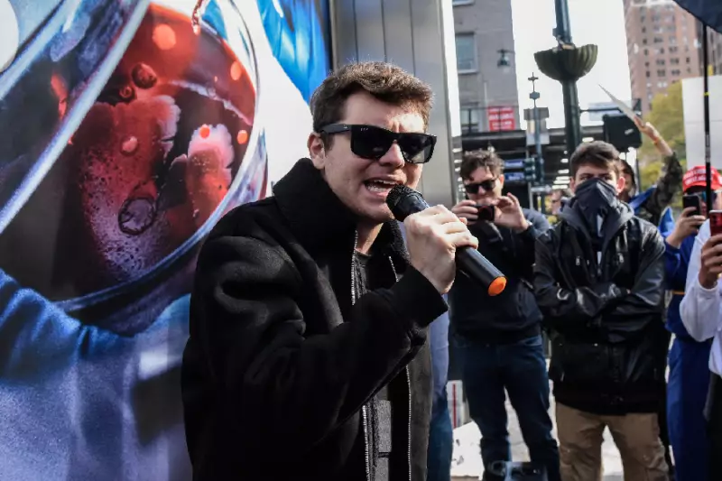 Nick Fuentes tenta suceder Charlie Kirk e causa racha na direita americana
