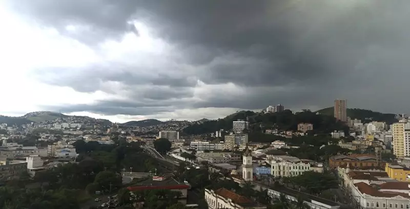 Onda de calor histórica perde força em MG; virada do ano terá chuva e risco de granizo