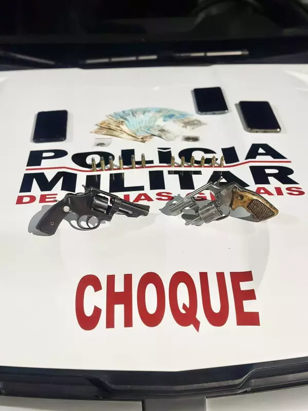 Operação em motel de Montes Claros apreende armas, drogas e moto adulterada