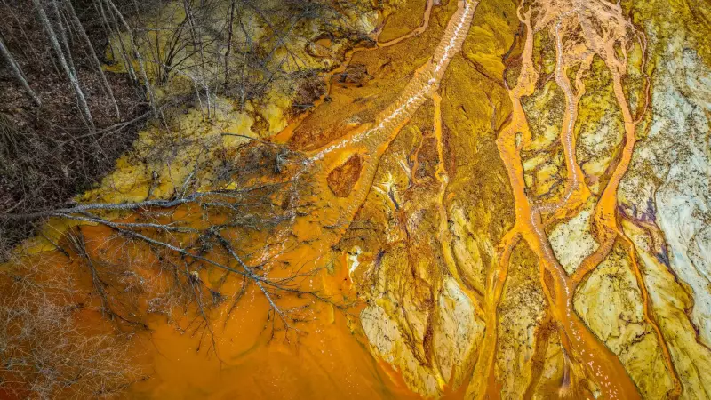 Ouro do núcleo da Terra vaza para a superfície, revela estudo