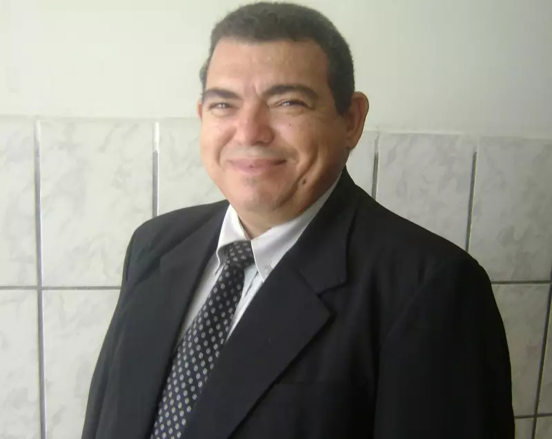 Pastor morre após carro capotar e cair em canal no Bairro Santa Lúcia, Aracaju