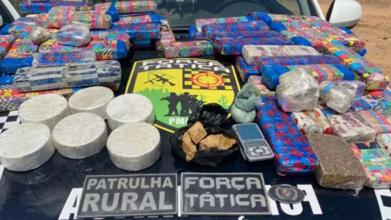 Pegadas na areia levam PMs a 42 kg de drogas enterradas em Sobral