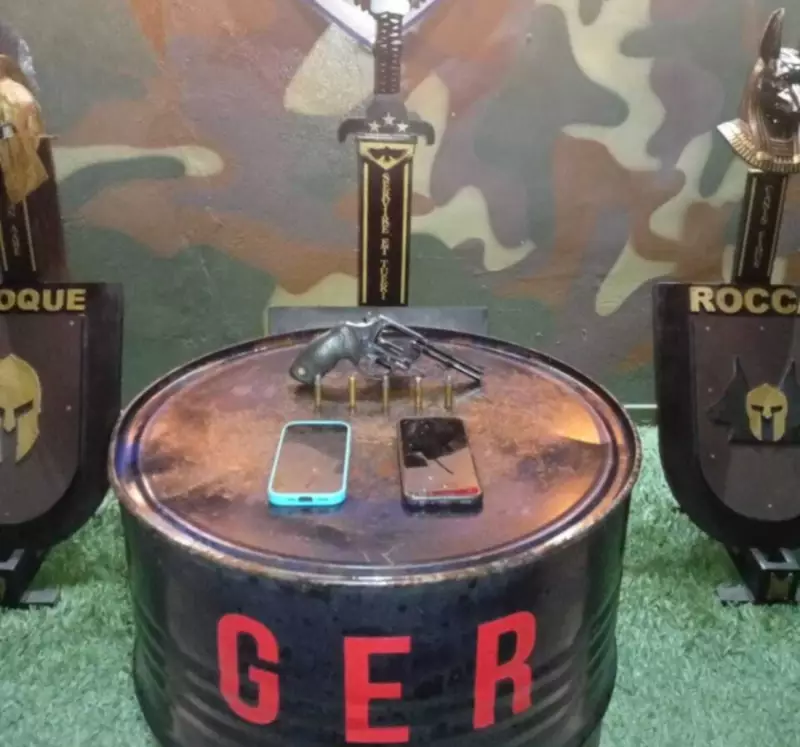 Perseguição em Montes Claros termina com dois presos e apreensão de arma