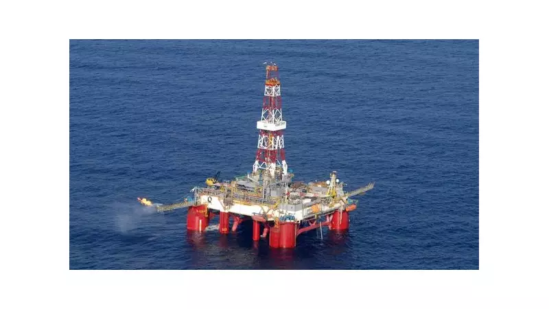 Petróleo cai abaixo de US$ 60 com expectativa de paz entre Rússia e Ucrânia