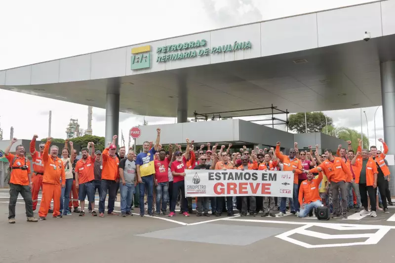 Petroleiros entram em greve nacional após impasse com Petrobras