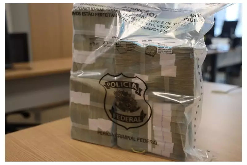 PF apreende R$ 400 mil em dinheiro com líder do PL na Câmara