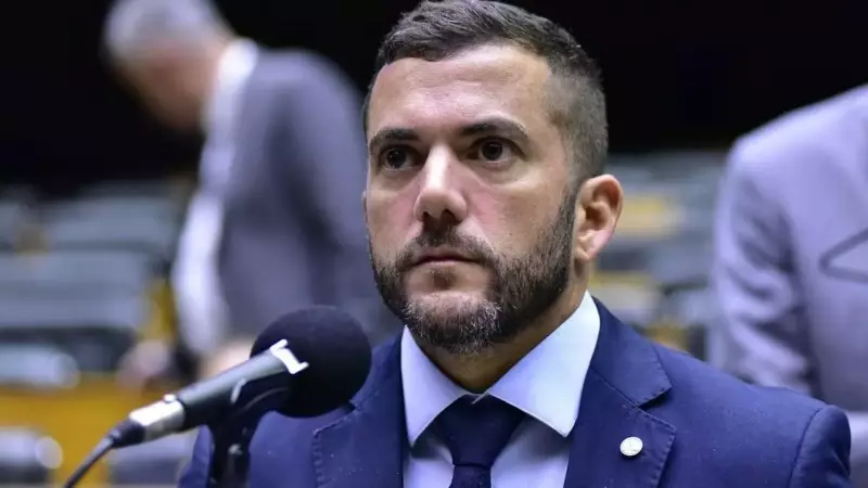 PF cumpre mandados contra deputados Sóstenes Cavalcante e Carlos Jordy